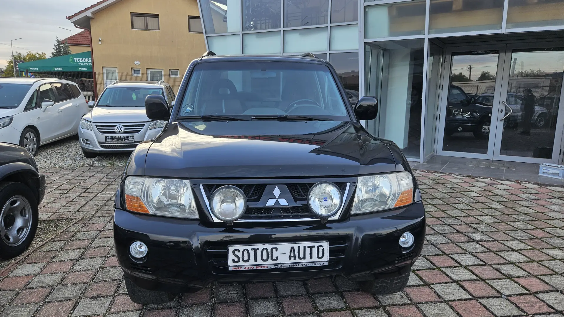 Mitsubishi Grand Pajero