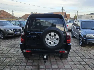 Mitsubishi Grand Pajero