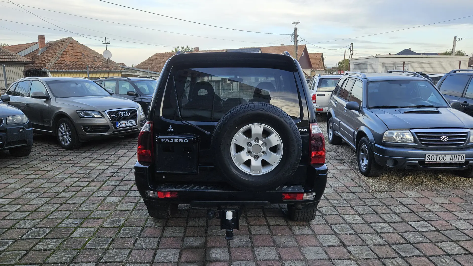 Mitsubishi Grand Pajero