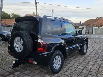 Mitsubishi Grand Pajero