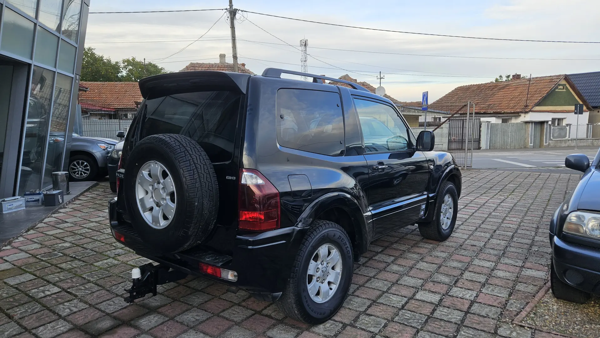 Mitsubishi Grand Pajero