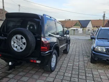 Mitsubishi Grand Pajero