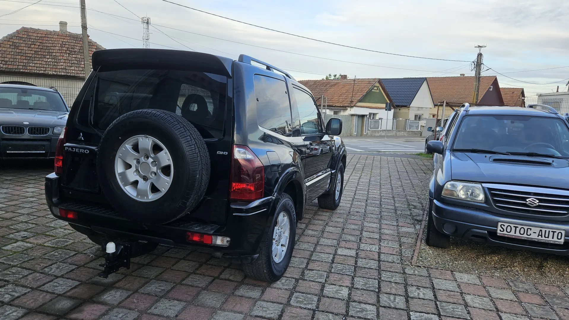 Mitsubishi Grand Pajero