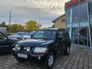 Mitsubishi Grand Pajero