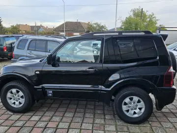Mitsubishi Grand Pajero