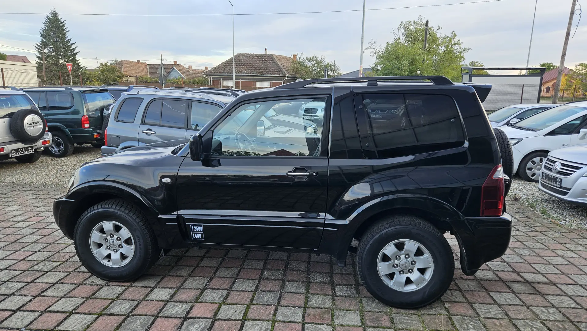 Mitsubishi Grand Pajero