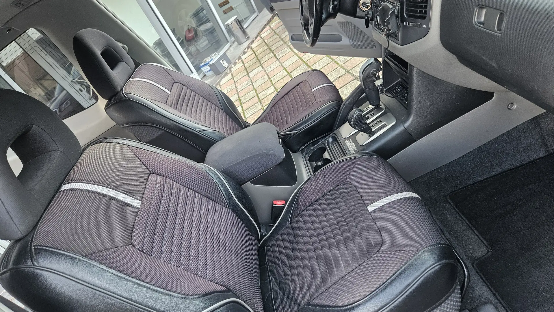 Mitsubishi Grand Pajero