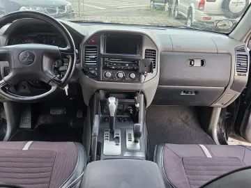 Mitsubishi Grand Pajero