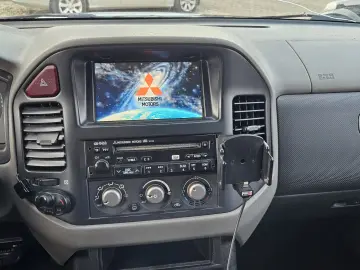 Mitsubishi Grand Pajero