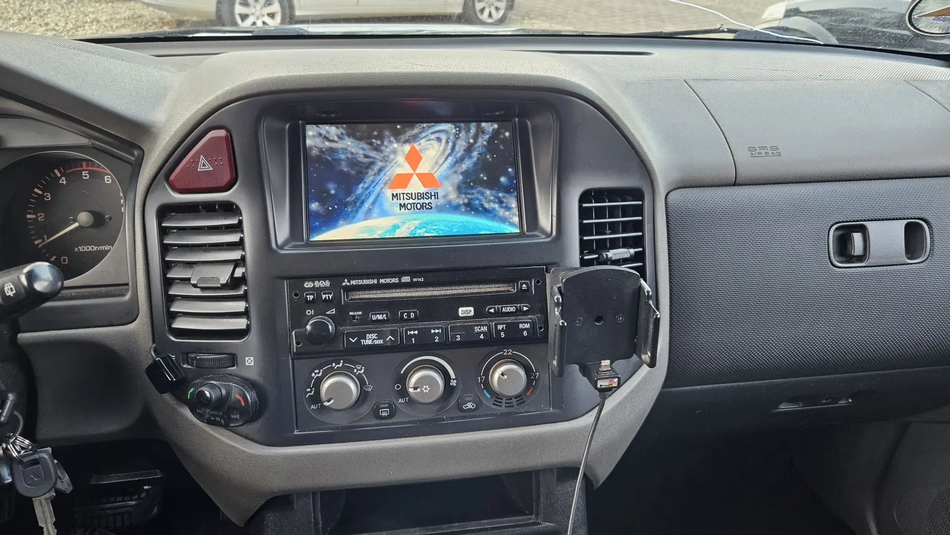 Mitsubishi Grand Pajero