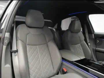 AUDI A8 60 TFSI e quattro