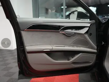 AUDI A8 60 TFSI e quattro