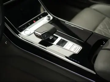 AUDI A8 60 TFSI e quattro