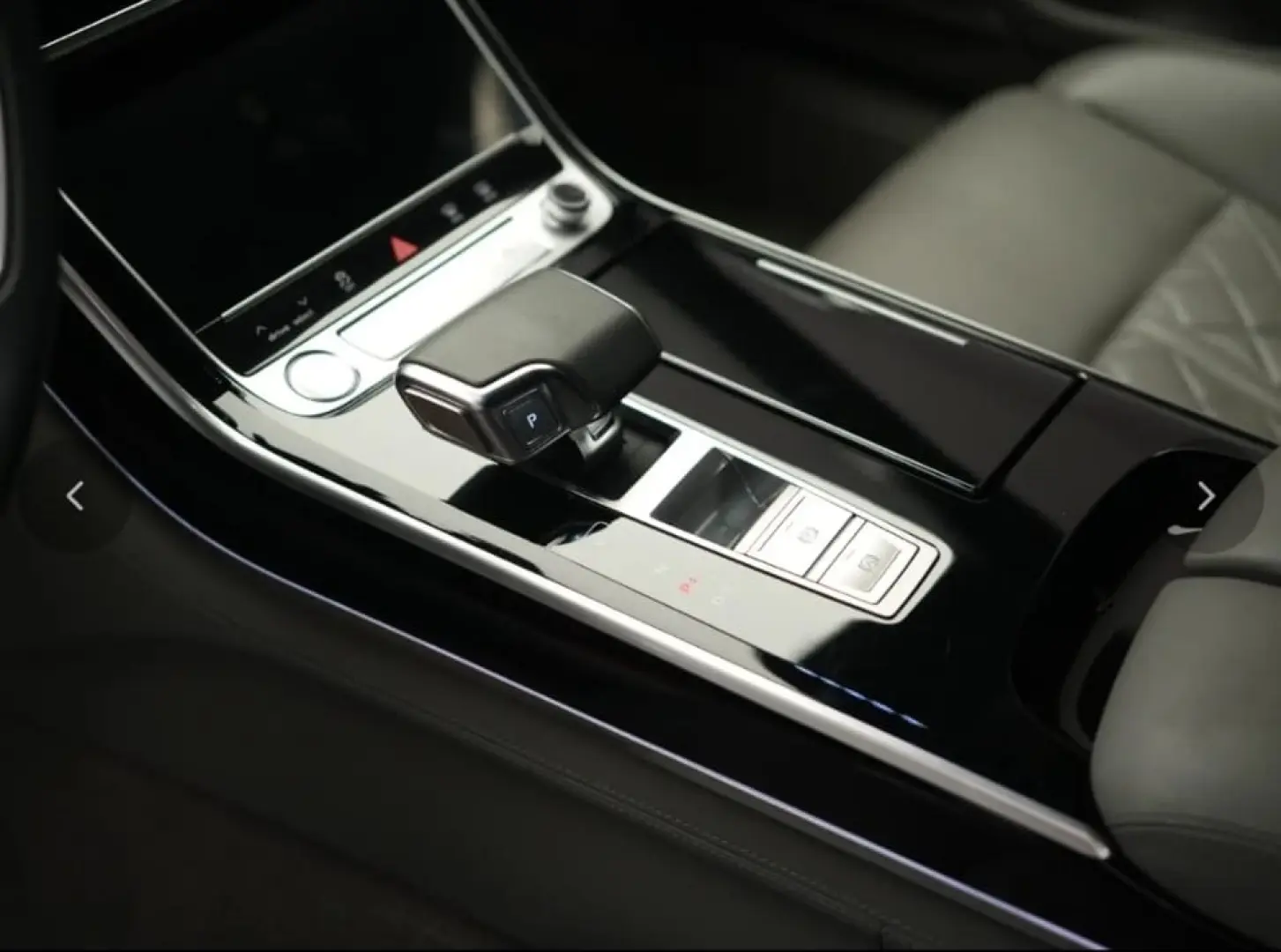 AUDI A8 60 TFSI e quattro