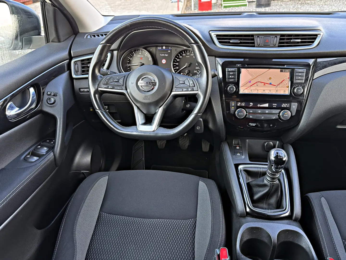 Nissan Qashqai 1.3 DIG-T SHIRO