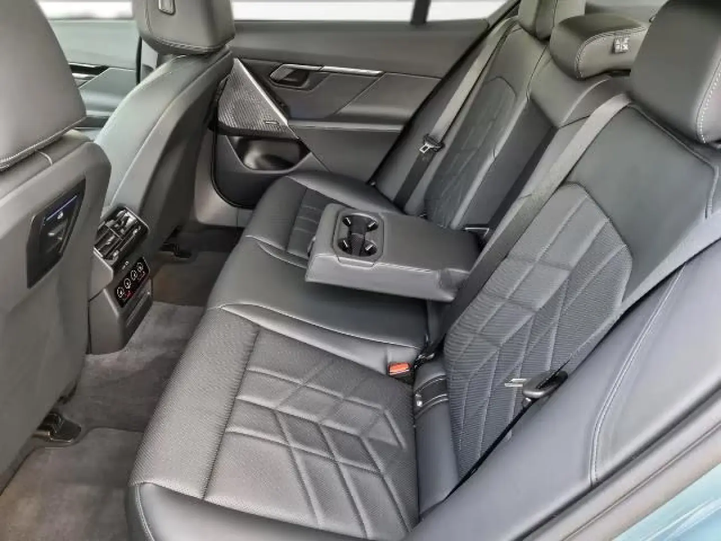 BMW 520 i Limo M-Sport AHK Pano 360