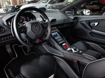 Huracán EVO LIFT-SYSTEM ABGAS-AKRAPOVIC KAMERA