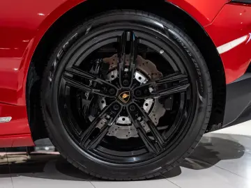 Huracán EVO LIFT-SYSTEM ABGAS-AKRAPOVIC KAMERA