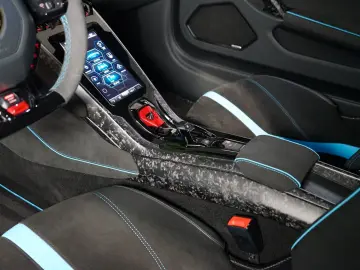Huracán EVO ADPERSONAM LIFT SENSONUM 274.050€NET