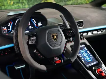 Huracán EVO ADPERSONAM LIFT SENSONUM 274.050€NET
