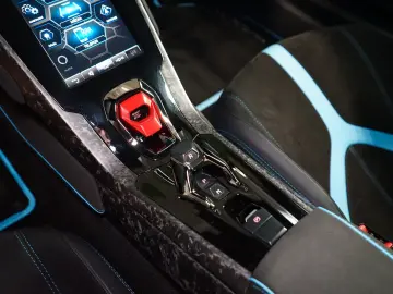 Huracán EVO ADPERSONAM LIFT SENSONUM 274.050€NET