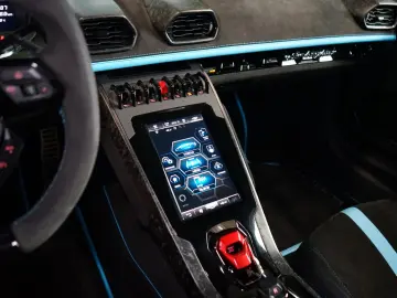 Huracán EVO ADPERSONAM LIFT SENSONUM 274.050€NET