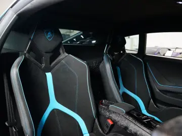 Huracán EVO ADPERSONAM LIFT SENSONUM 274.050€NET