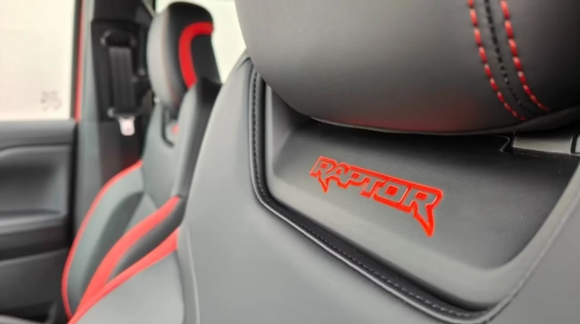 Ford Raptor Ranger Standheizung AHK el. Rollo