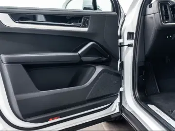 Porsche Cayenne E-Hybrid el. AHK InnoDrive Luft BOSE