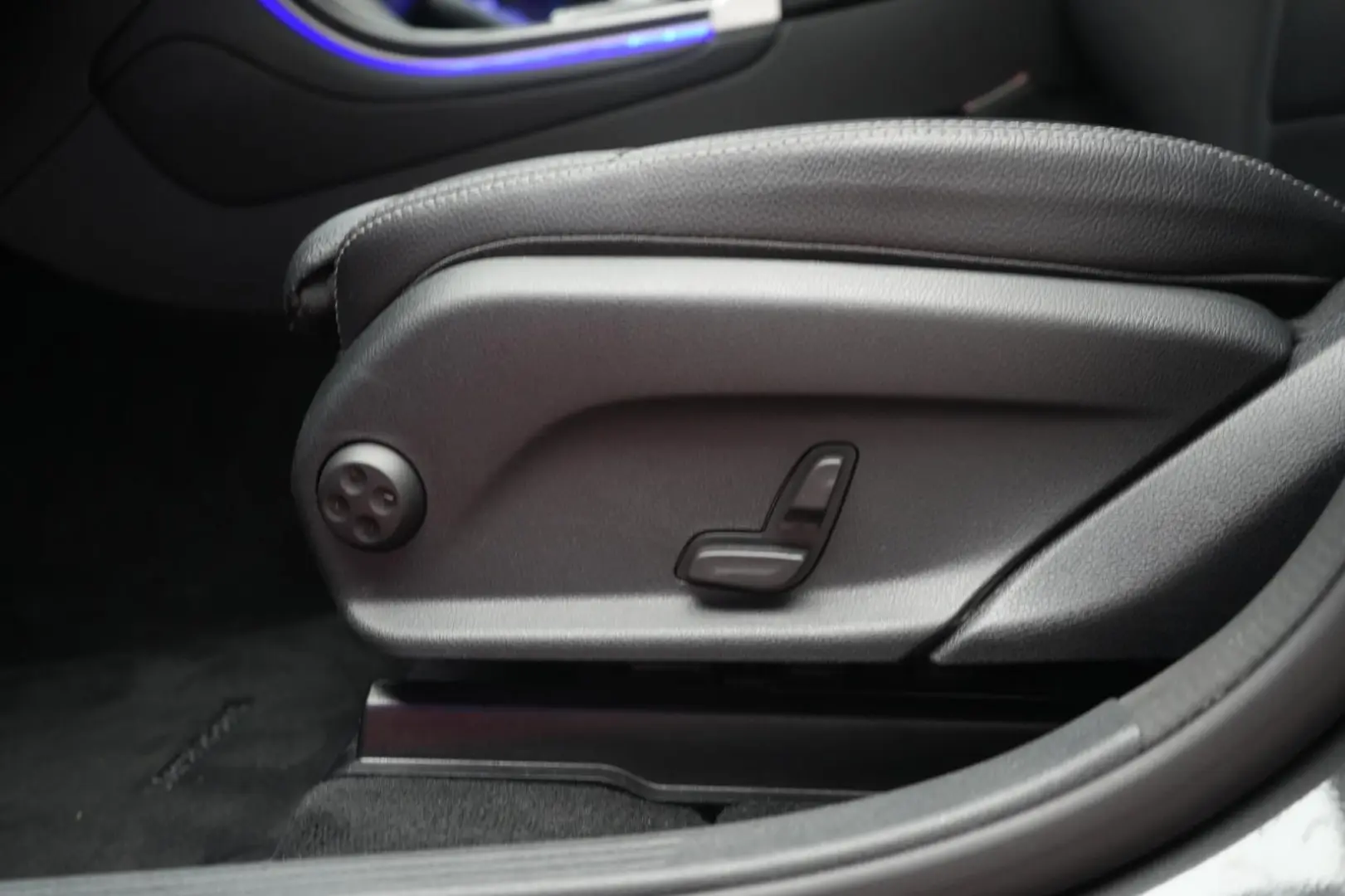 GLC 300 e 4Matic 9G-Tronic Navi Leder Temp Kamer