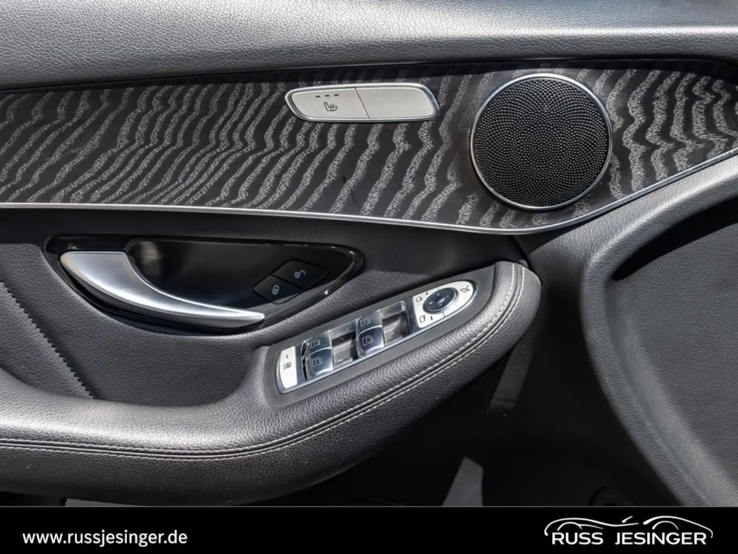 GLC 300 e 4M AMG Line  AHK MBUX KeyGo LED Night