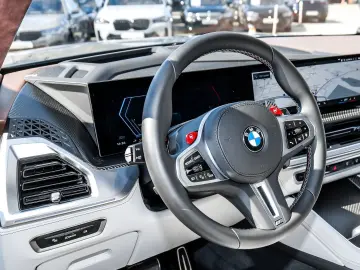 XM 50e M Sport HUD ACC