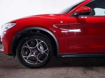 Stelvio 2.0 Turbo TI Q4 AT8 Kamera Memory ACC Bi