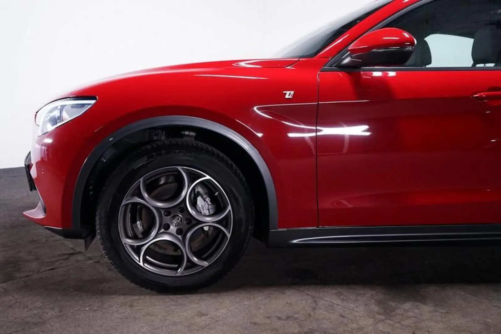 Stelvio 2.0 Turbo TI Q4 AT8 Kamera Memory ACC Bi