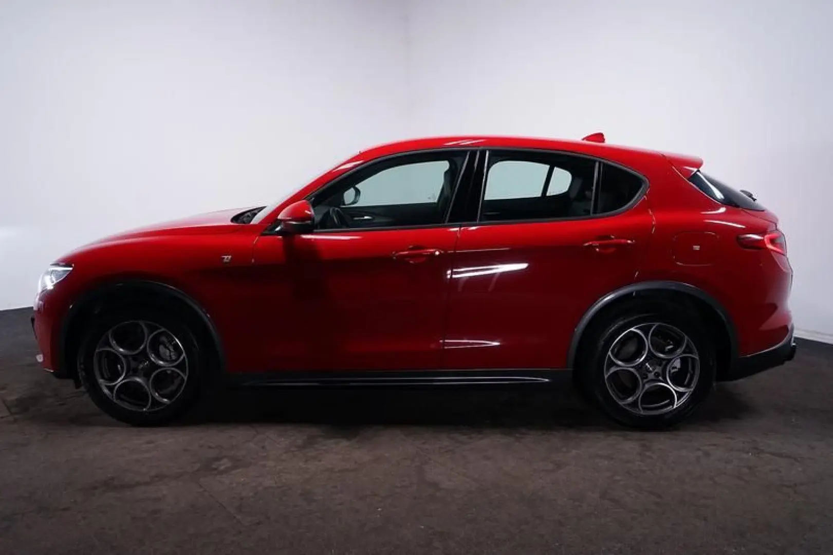 Stelvio 2.0 Turbo TI Q4 AT8 Kamera Memory ACC Bi