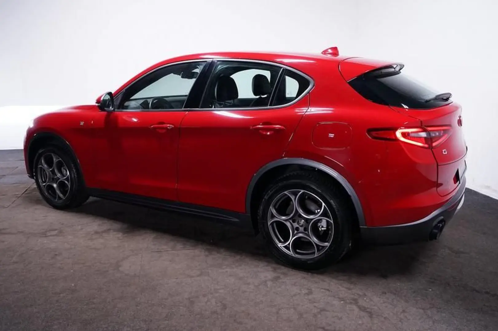 Stelvio 2.0 Turbo TI Q4 AT8 Kamera Memory ACC Bi