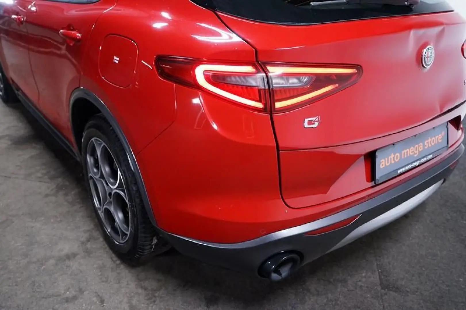 Stelvio 2.0 Turbo TI Q4 AT8 Kamera Memory ACC Bi