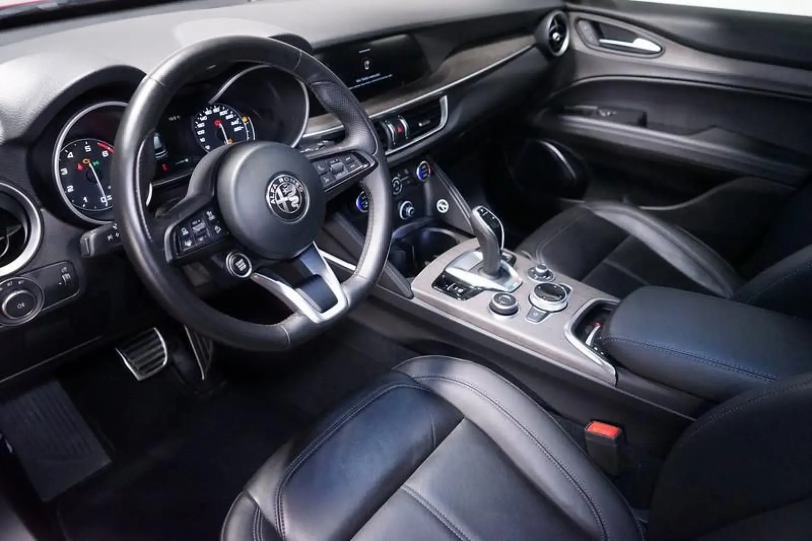 Stelvio 2.0 Turbo TI Q4 AT8 Kamera Memory ACC Bi