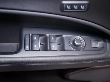 Stelvio 2.0 Turbo TI Q4 AT8 Kamera Memory ACC Bi