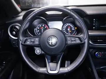 Stelvio 2.0 Turbo TI Q4 AT8 Kamera Memory ACC Bi