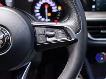 Stelvio 2.0 Turbo TI Q4 AT8 Kamera Memory ACC Bi