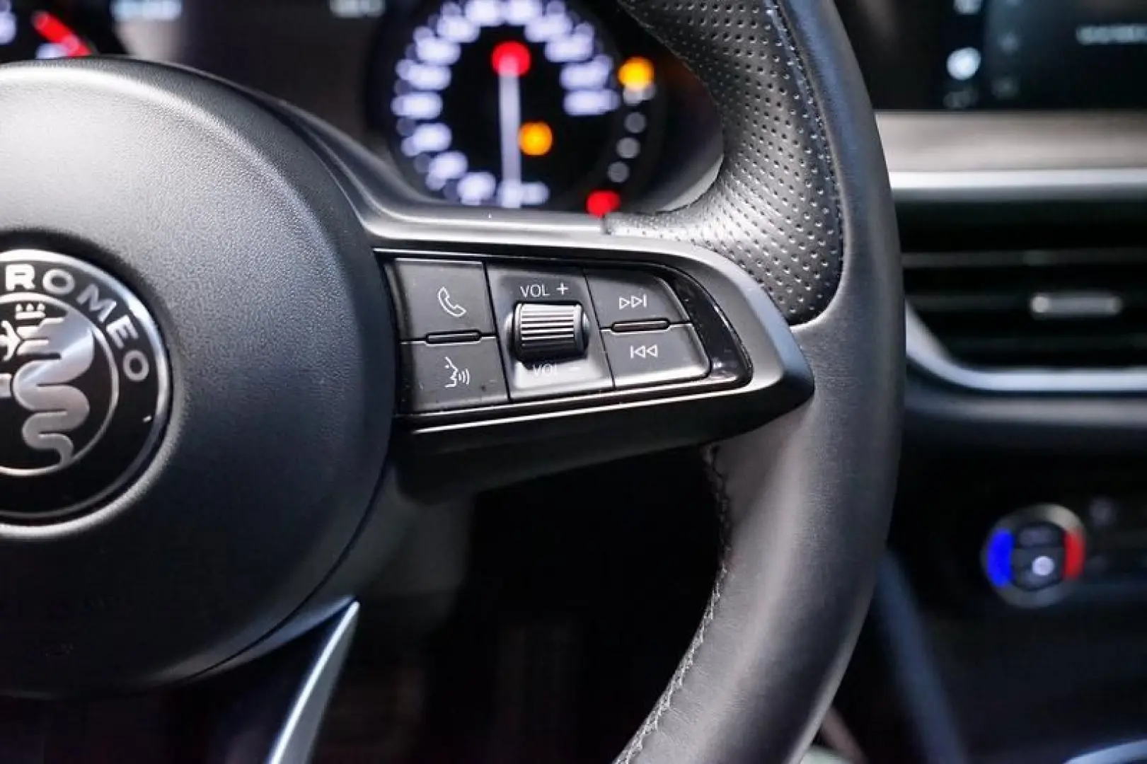 Stelvio 2.0 Turbo TI Q4 AT8 Kamera Memory ACC Bi