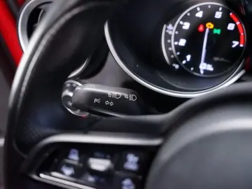 Stelvio 2.0 Turbo TI Q4 AT8 Kamera Memory ACC Bi