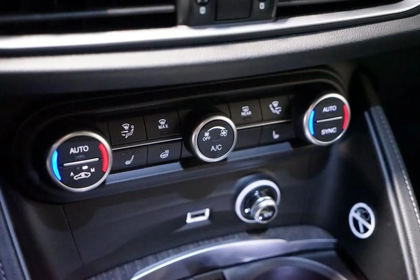 Stelvio 2.0 Turbo TI Q4 AT8 Kamera Memory ACC Bi