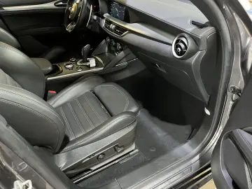 Stelvio Veloce Q4 Sport Harman Kardon Leder ACC