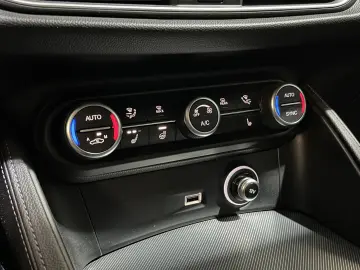 Stelvio Veloce Q4 Sport Harman Kardon Leder ACC