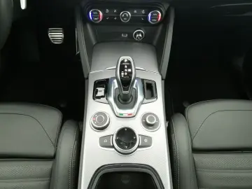 Stelvio Q4 Veloce ACC harman Leder elSitz Nav SH
