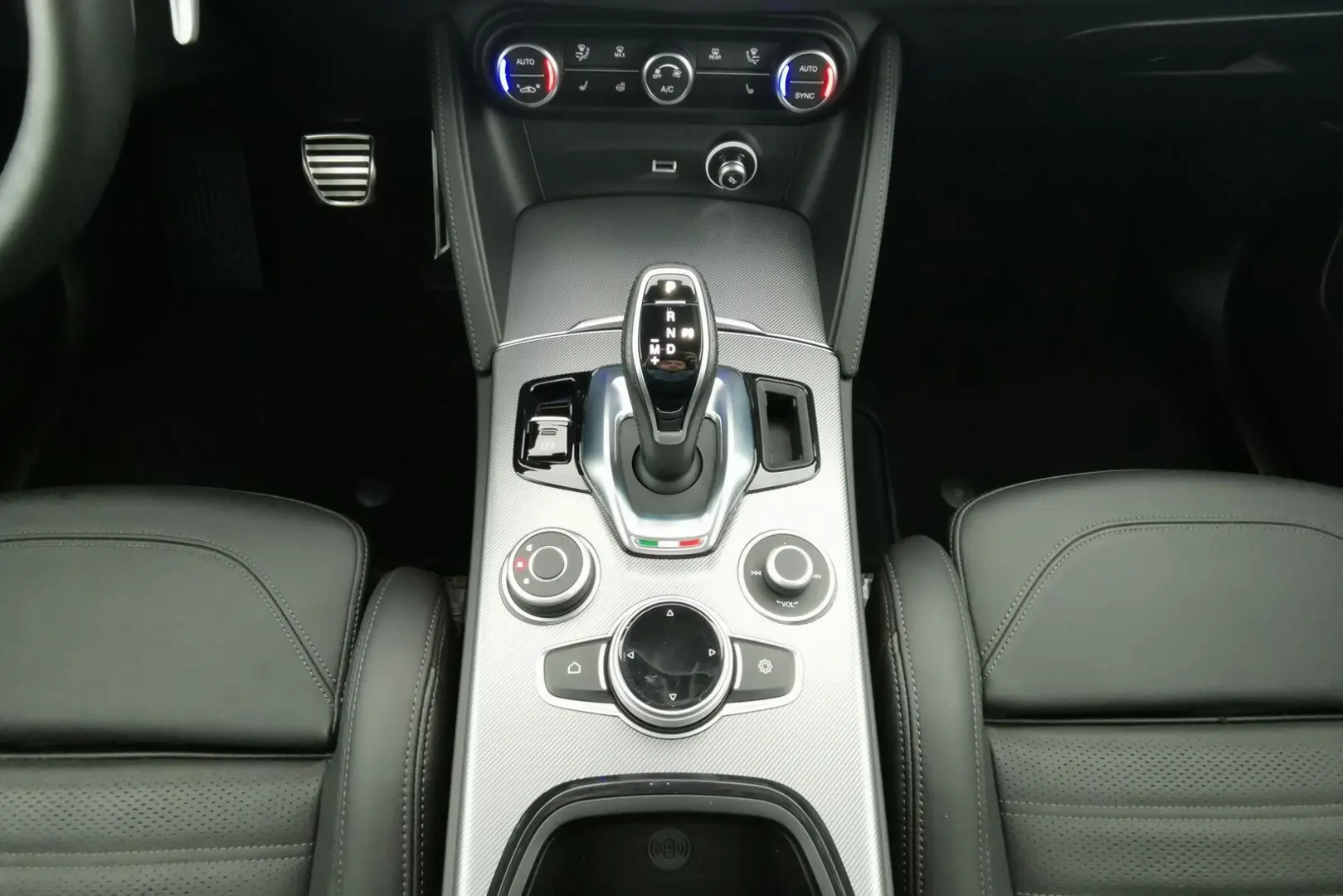 Stelvio Q4 Veloce ACC harman Leder elSitz Nav SH