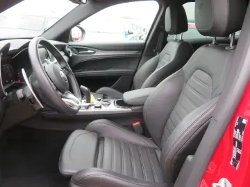 Stelvio Veloce Q4 2.0 280PS  AHK