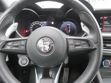 Stelvio Veloce Q4 2.0 280PS  AHK